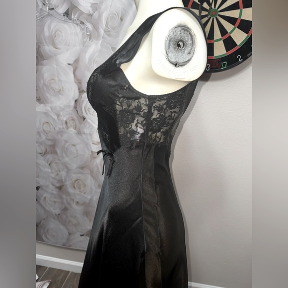 gorgeous satin and lace bodice Cabernet black alluring midi nightgown size Small - Picture 9 of 16